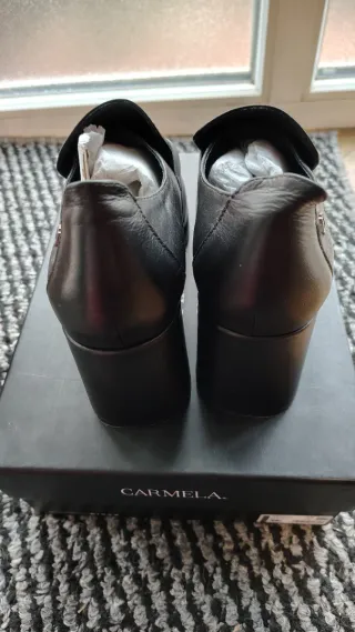 Mocasines CARMELA tacón negros