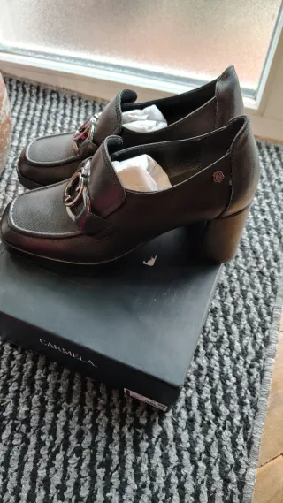 Mocasines CARMELA tacón negros