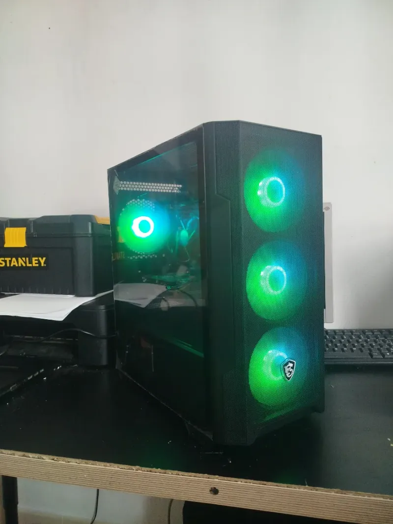 PC Gaming con luces RGB