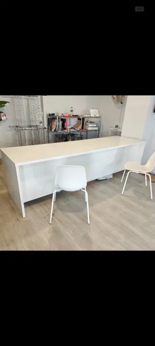 Mesa oficina grande + 2 sillas blancas