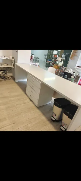 Mesa oficina grande + 2 sillas blancas