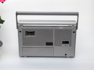 Radio Philips D2214 Portátil 4 Bandas