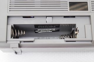 Radio Philips D2214 Portátil 4 Bandas