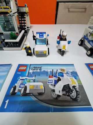 LEGO CITY Stazione di Polizia e Veicoli
