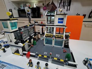 LEGO CITY Stazione di Polizia e Veicoli