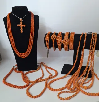 Collar y pulsera de coral naranja