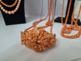 Collar y pulsera de coral naranja