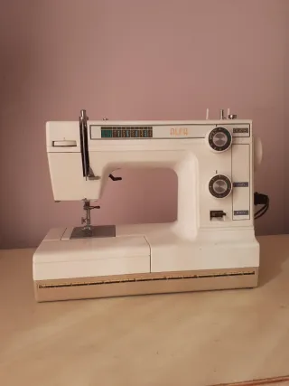 Máqpuina de coser Alfa tel 659593989 por wassap
