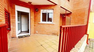 Casa adosada en venta en Villamayor