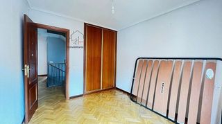 Casa adosada en venta en Villamayor