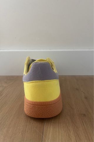 Zapatillas Adidas Amarillas y moradas