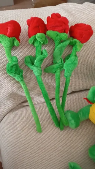 Rosas de peluche rojas