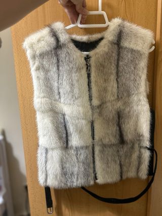 Chaleco pelo gris y blanco