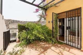 Casa adosada en venta en Crta. De la Sierra en Granada