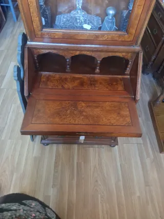Vitrina Buro Madera y Cristal
