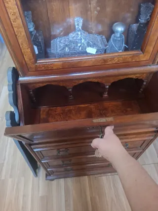 Vitrina Buro Madera y Cristal