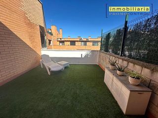 Casa adosada en venta en Zuera