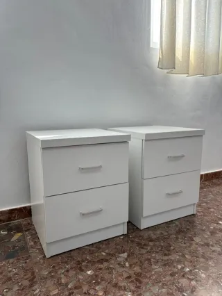 LIQUIDACION!! Mesitas de noche blancas