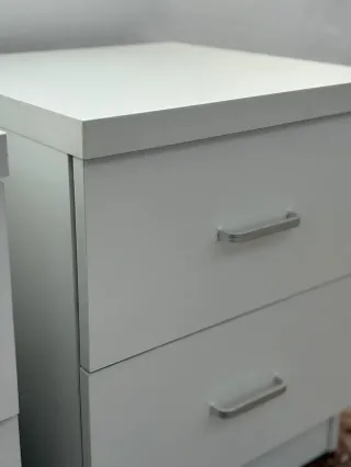 LIQUIDACION!! Mesitas de noche blancas