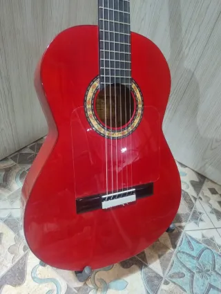 Guitarra flamenca roja