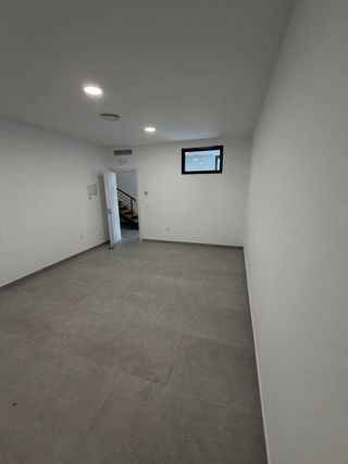 Alquilo locales comerciales en mojacar