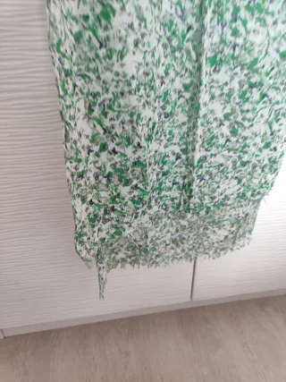 Pañuelo fino estampado verde y blanco