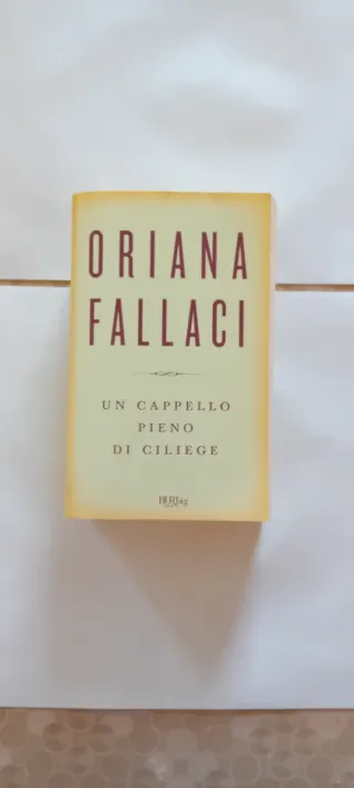 Un cappello pieno di ciliege (Italian Edition)