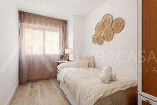 Piso en venta en La Goleta - San Felipe Neri en Málaga