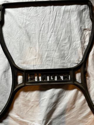 Máquina de coser SINGER antigua