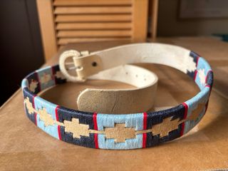 Cinturón argentino de cuero bordado. Talla 90.