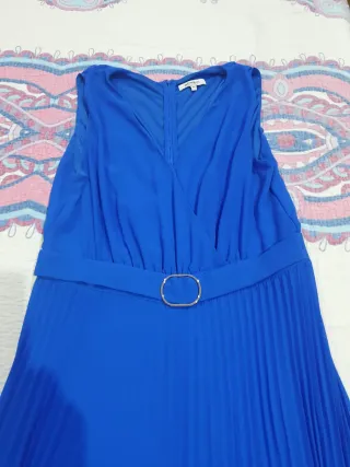 Mono azul elegante con cinturón,solo una puesta