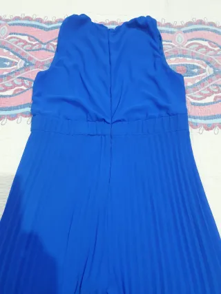 Mono azul elegante con cinturón,solo una puesta