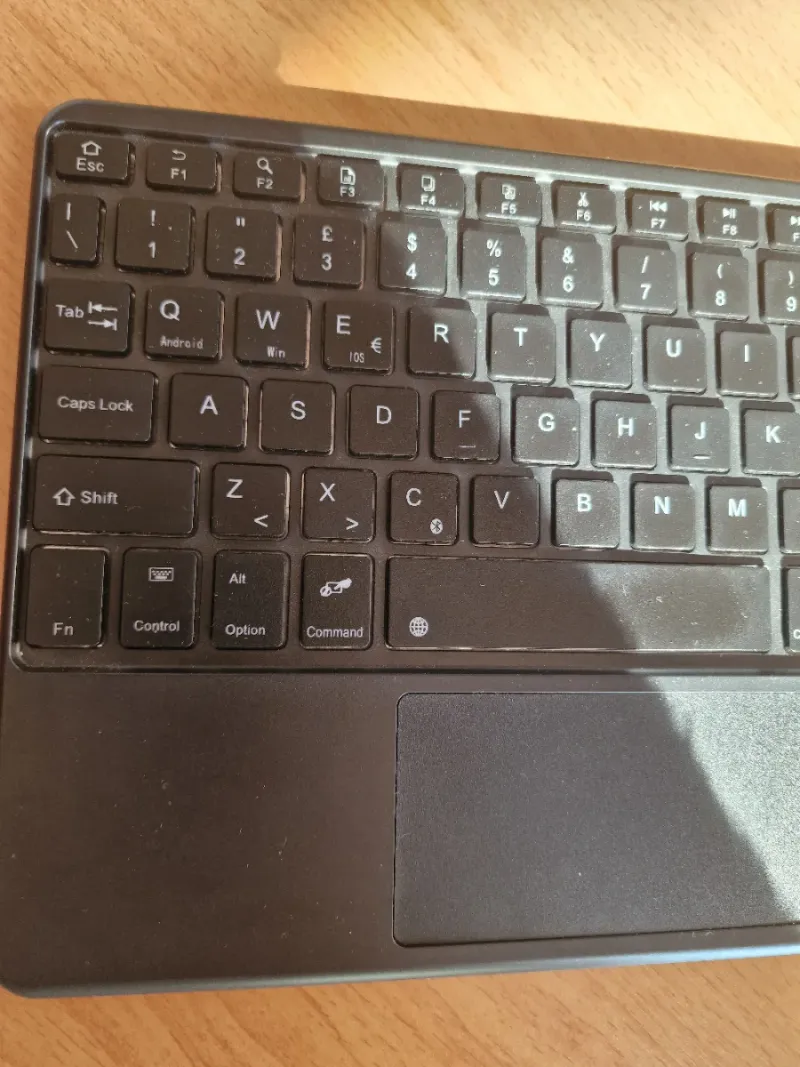 Teclado Bluetooth retroiluminado con touchpad afbeelding 3