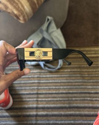 Occhiali da sole Versace Medusa neri e dorati