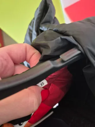 Piumino Ellesse nero con zip colorata