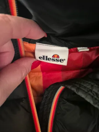 Piumino Ellesse nero con zip colorata