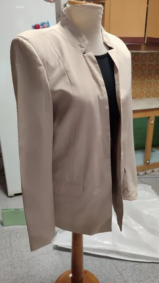 Chaqueta Stradivarius Beige