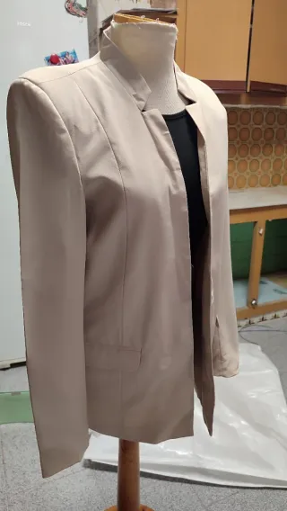 Chaqueta Stradivarius Beige