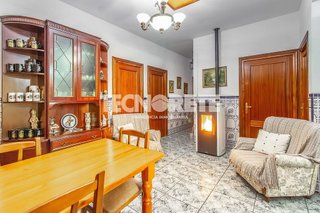 Casa adosada en venta en Consuegra