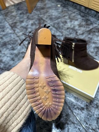 Botines marrones con flecos para mujer