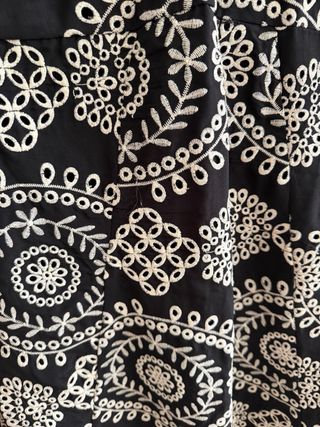 Vestido negro con calados