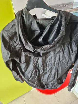 Giubbino Invicta nero con cappuccio