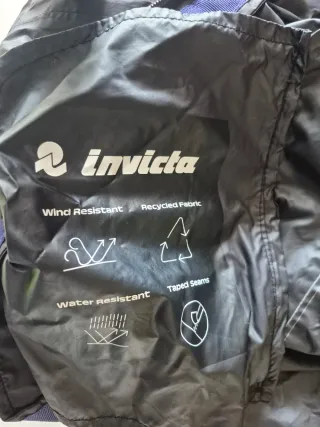 Giubbino Invicta nero con cappuccio