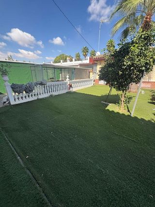 Casa adosada en venta en Sanlúcar la Mayor