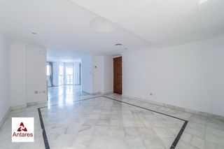 Casa pareada en venta en Bola de Oro - Serrallo en Granada