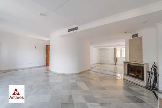 Casa pareada en venta en Bola de Oro - Serrallo en Granada