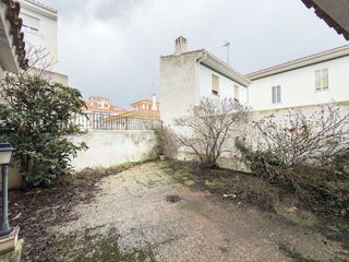 Casa pareada en venta en Baza