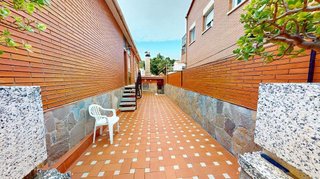 Chalet en venta en La Roureda en Viladecans