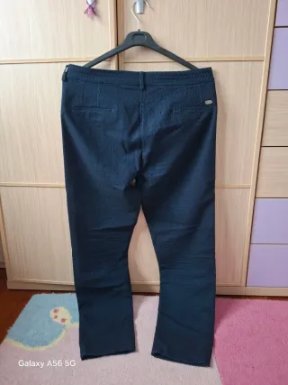 Pantalones azules estampados