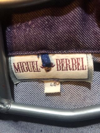 Elegante cazadora vaquera morada T44